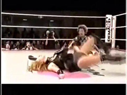 girl wrestling, woman wrestling in Japan, most sexy girl wrestler Miss Tojo (1)