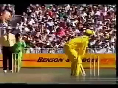 Waqar Younus The Pakistan Express Stump Broken Ball