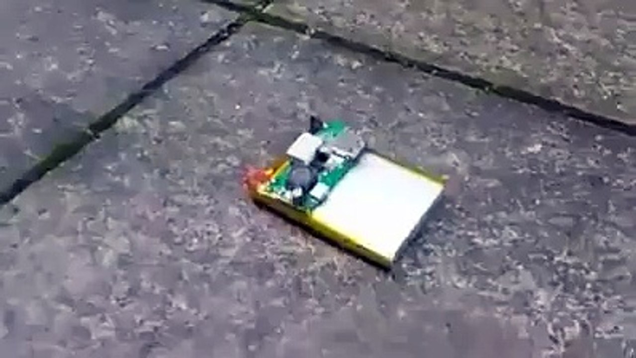 dangerous mobile phone battery - warning! - MUST WATCH -
