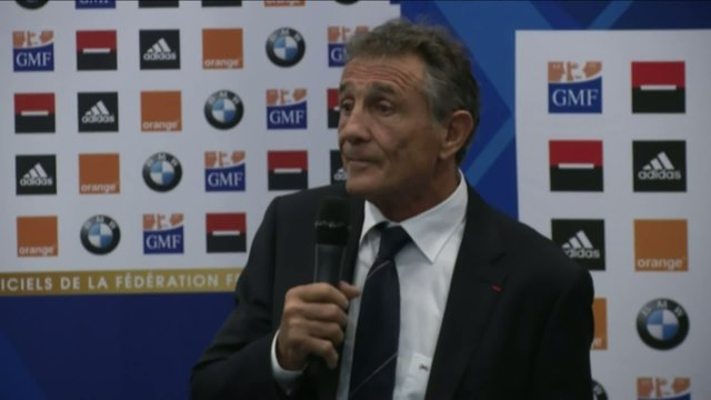 Rugby - Bleus : Novès «Match après match»