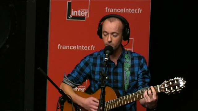 Des petits cui-cui pour des gros con-con : la chanson de Frédéric Fromet