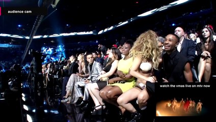 HD Taylor Swift clapping for One Direction