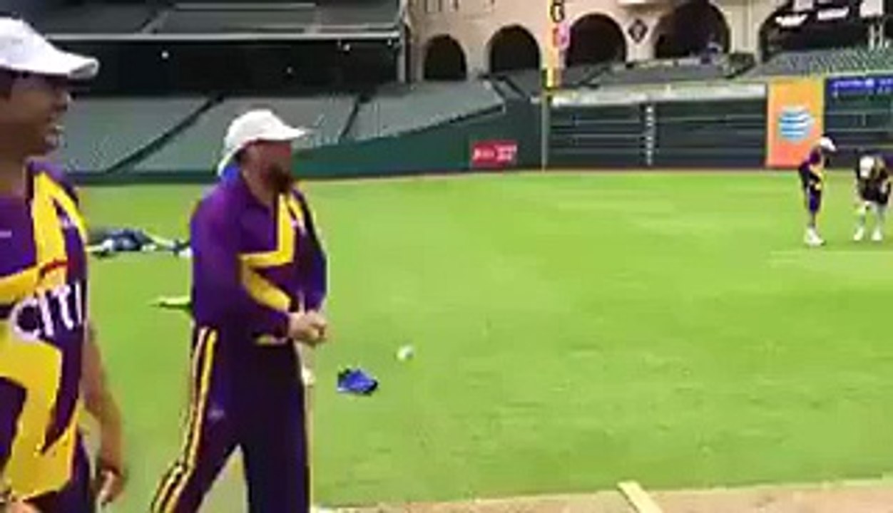 Wasim Akram to Shoaib Akhtar “Phen****” tu Pa-gal jeya haigaa ain”