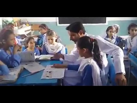 Shahid Afridi In School With Kids