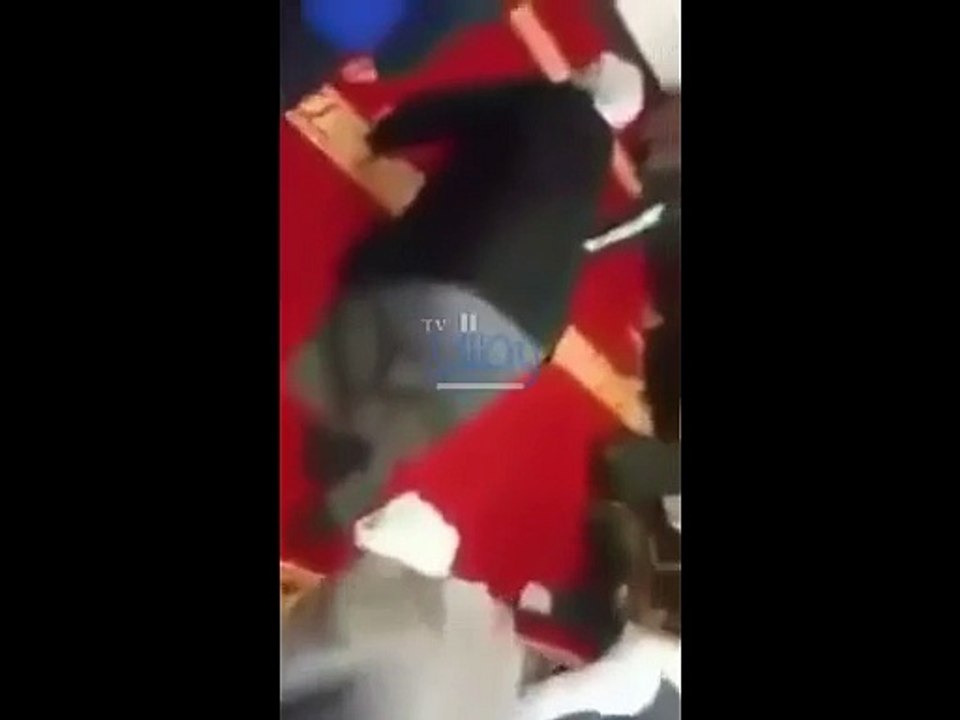 ‫اكبر فضيحه شاهدوا كيف ينبح الشيعه عند قبر الحسين .. قناة وصال‬‎