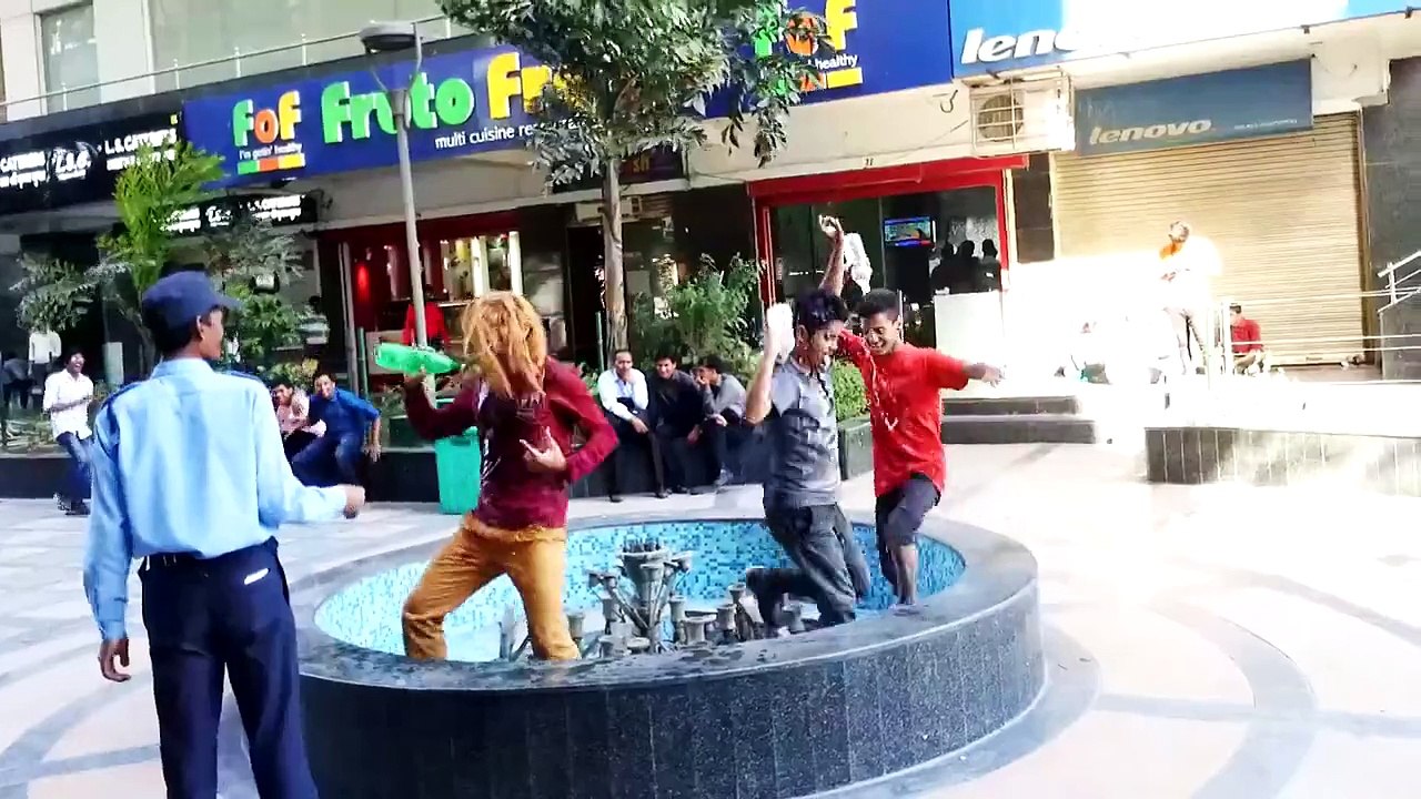 Glub Glub Water Dance in Public by TroubleSeekerTeam #newtrends Pranks in India | TST Pran