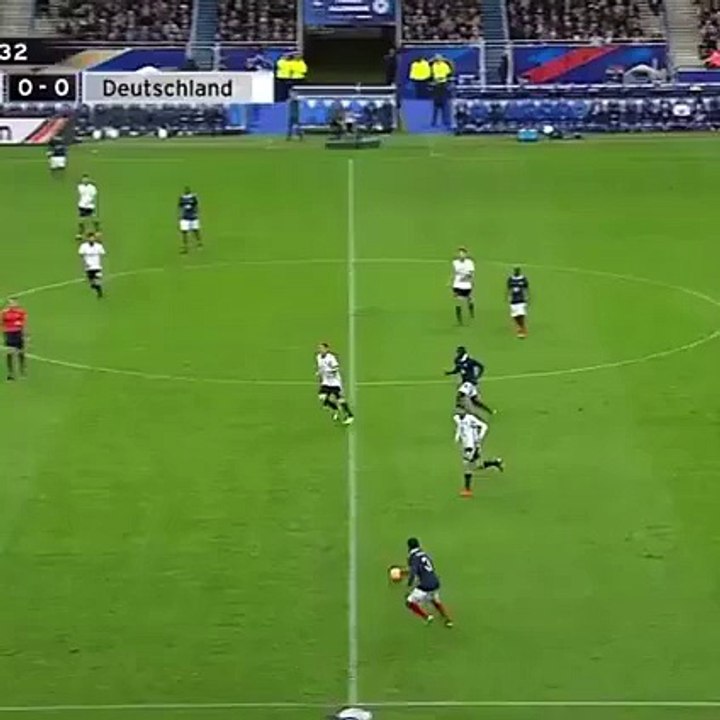 Filmagens do jogo de futebol França - Alemanha, em Paris , onde 3 explosões ocorreram incluindo 2 atentados suicidas te