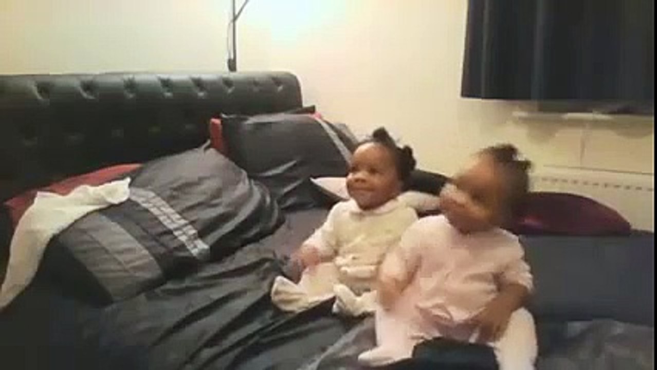 Twin Girls Are Just Sitting On The Bed, But When Mom Starts Singing, I’m Melting