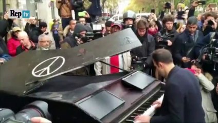 Attentats de Paris: "Imagine" retentit près du Bataclan