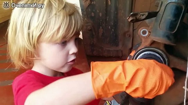 Пятилетний мальчик - и уже автослесарь!