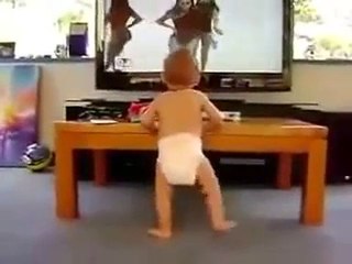 КАРАПУЗ ОЧЕНЬ РАД Телкам Зажигалкам и танцует вместе с ними