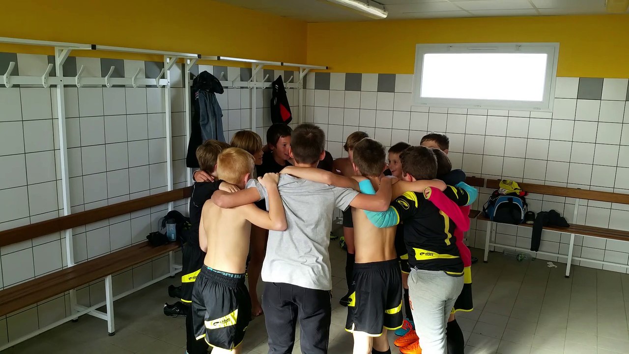 Le cris de la victoire des U11 après leur match contre Val d'Envigne victoire 8 à 1