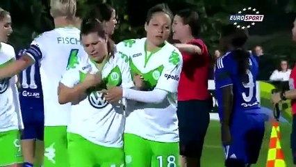 Bu da sarı kart planı! Kadın oyuncu maça damga vurdu