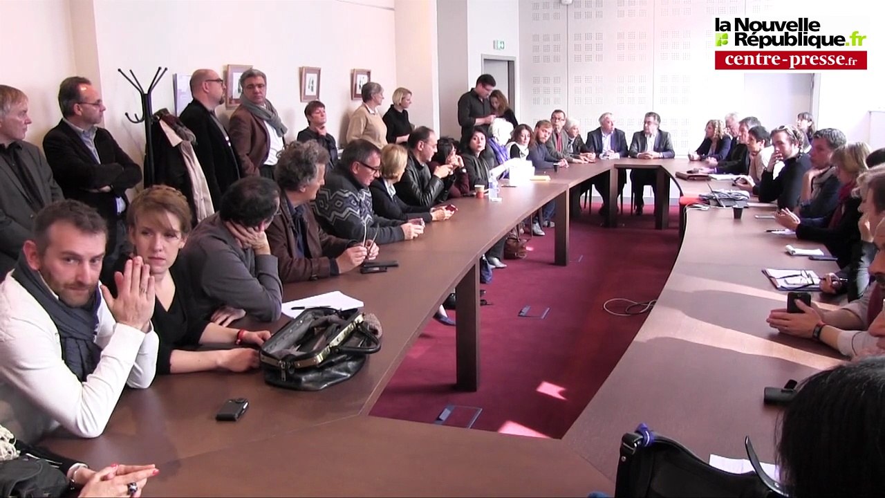 VIDEO. Poitiers. Attentats de Paris : réunion extraordinaire du conseil municipal de Poitiers