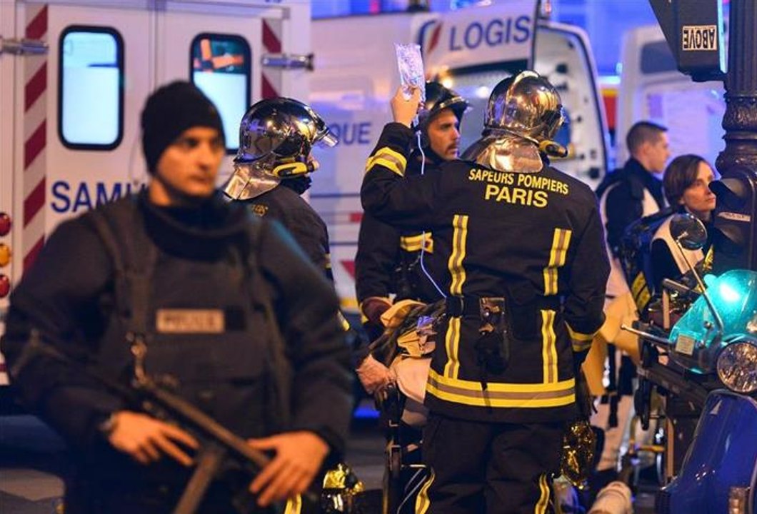 PARIS ATTACK - State of Emergency Declared & Closed Borders in France