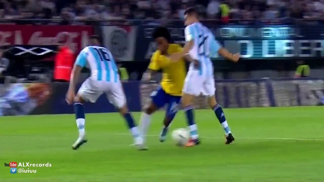 Willian Fantastic Elastico skill Argentina vs Brazil 2015