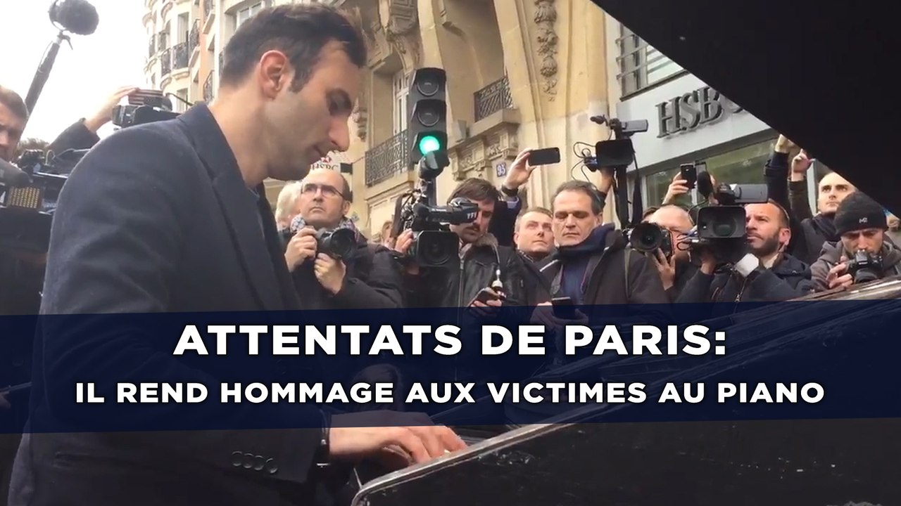 Attentats à Paris: Un anonyme rend hommage aux victimes avec son piano