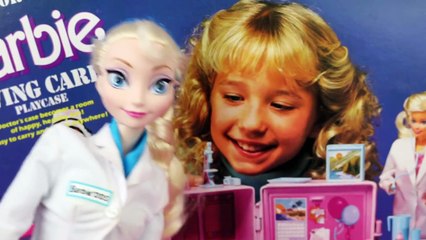 Tải video: Elsa Barbie Hospital Doll Playset Toy Frozen Kids Alex DisneyCarToys & Mike The Merman Vin