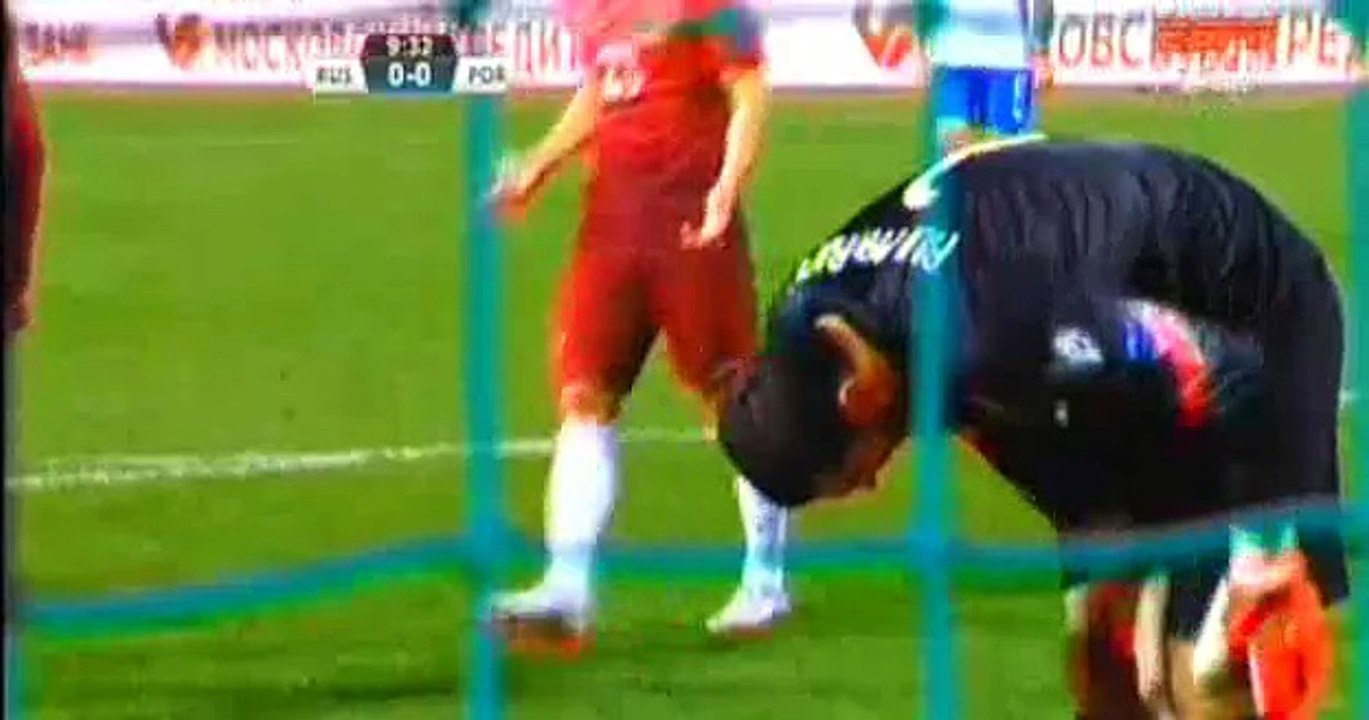 Artem Dzyuba Hits the POST | Russia v. Portugal - 14.11.2015