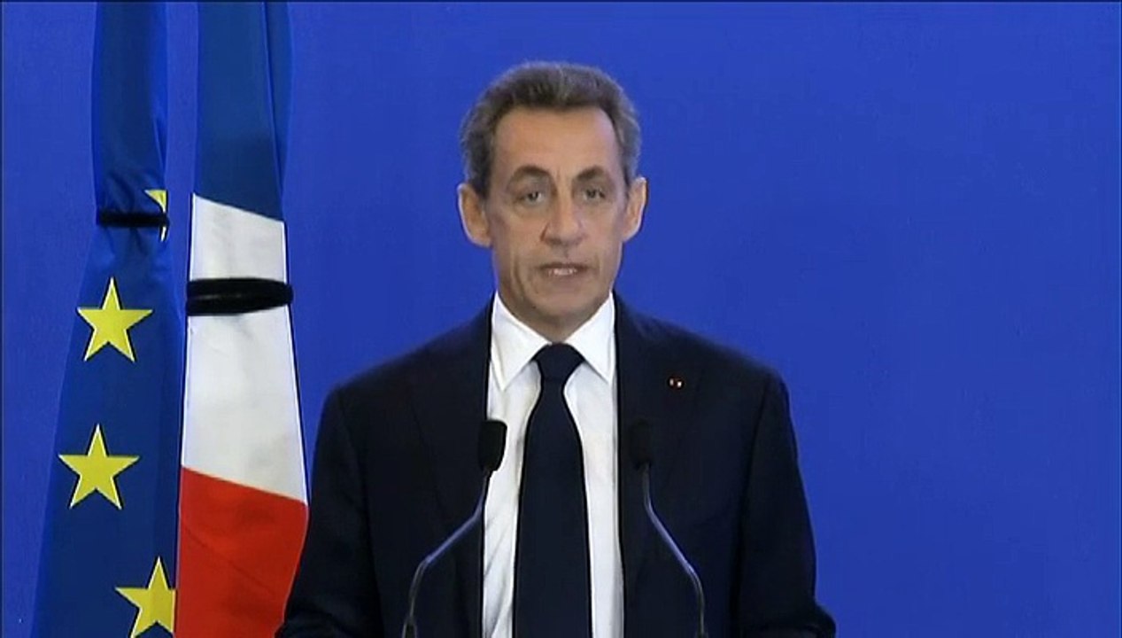Attentats à Paris: Nicolas Sarkozy réclame des "inflexions majeures"