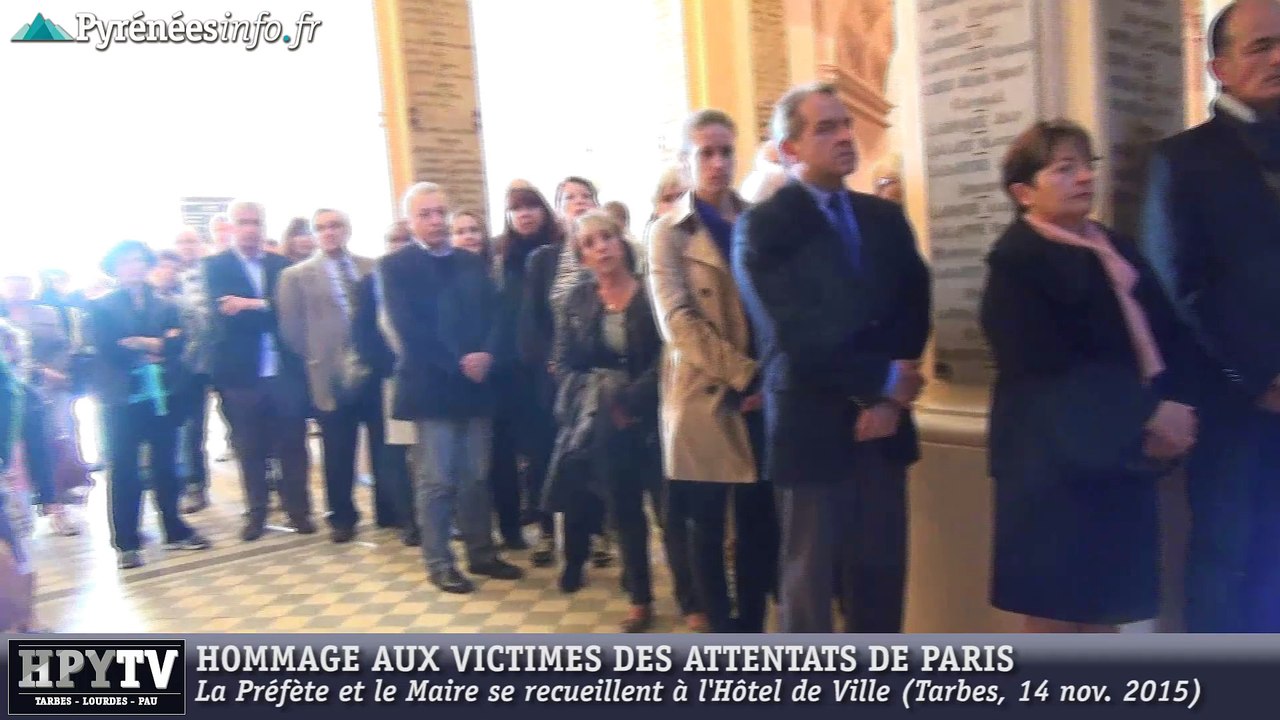 [ATTENTATS A PARIS] L'hommage à la Mairie de Tarbes (14 novembre 2015)
