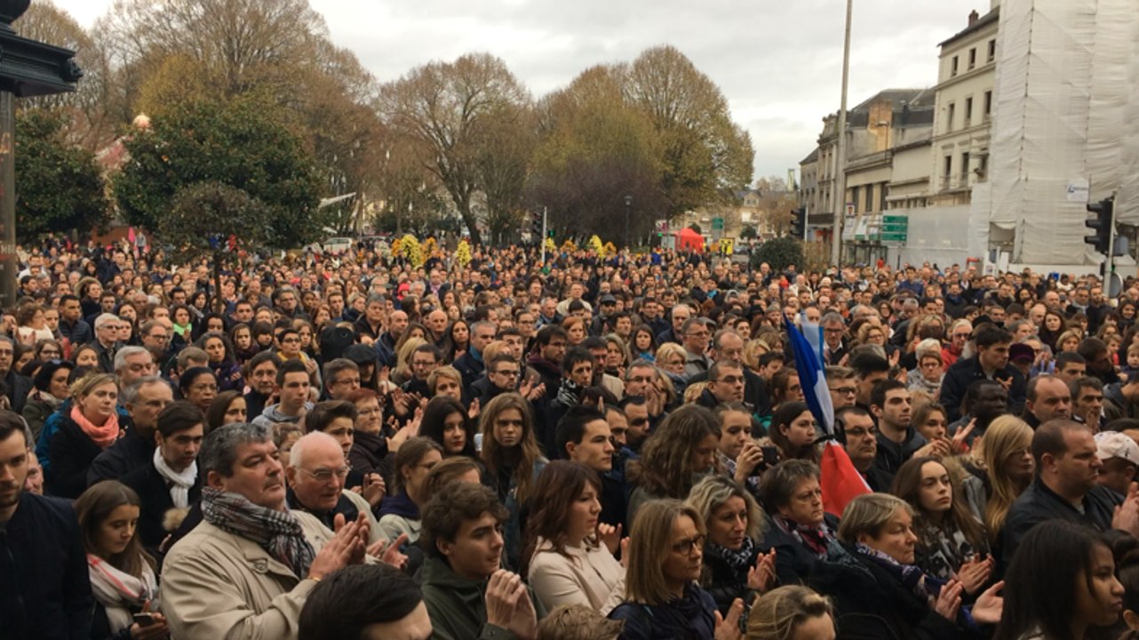 Attentats à Paris. Rassemblement place du 11 Novembre