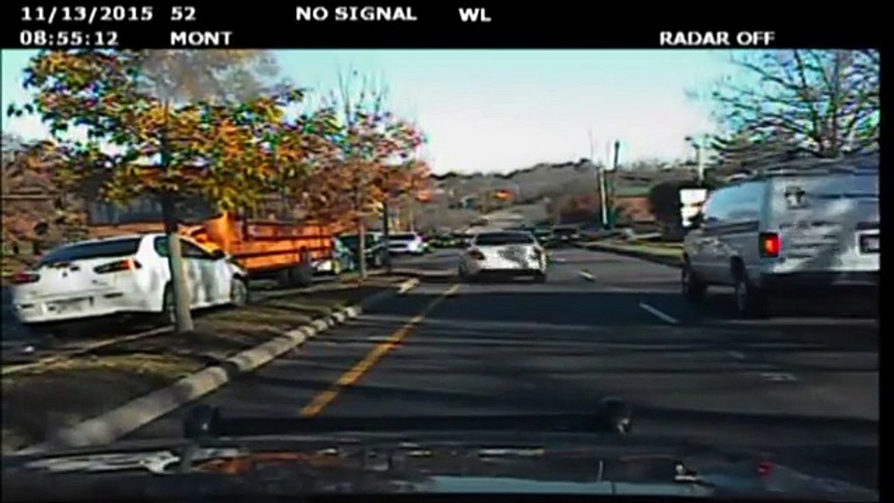 En pleine Course Poursuite il heurte Plusieurs Véhicules et finit sa Course dans un Bus