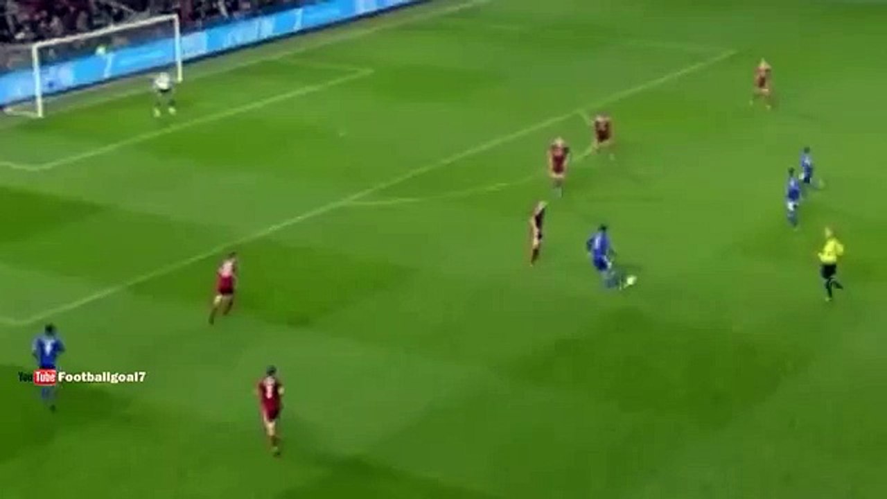 Ronaldinho Fantastic No Look Pass - Beckham XI vs Zidane XI (Charity Match) 14-11-2015