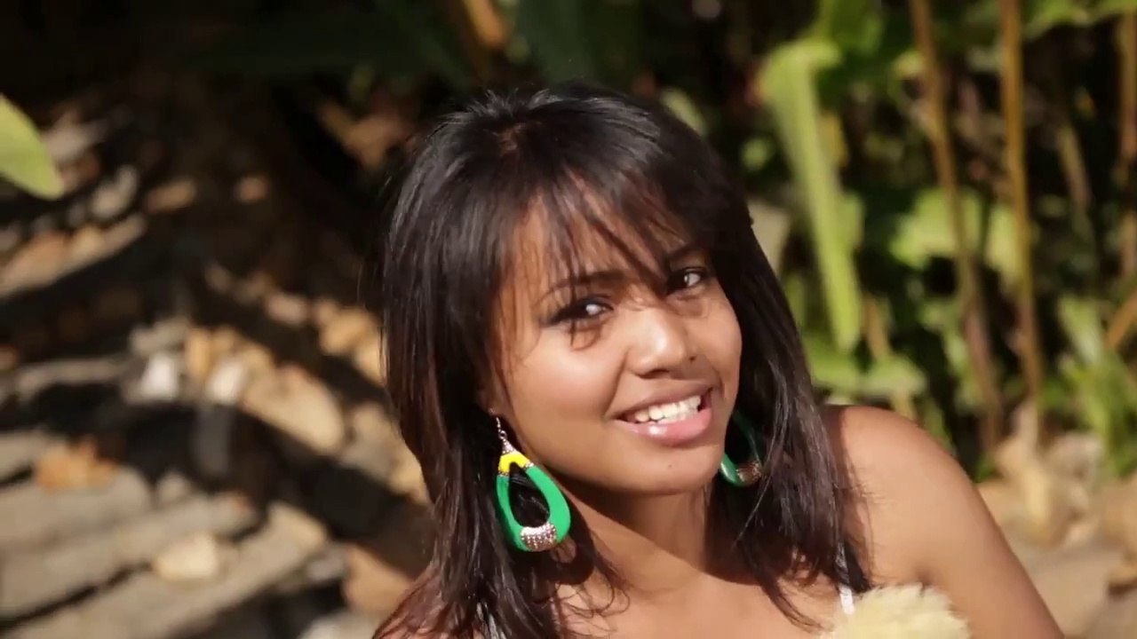 ARTIDAM & COLOMBES  -   Love gyal   (gasy HD 2015)