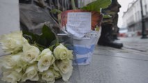 Des fleurs déposées à l'ambassade de France à Bruxelles