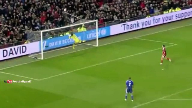 Paul Scholes almost scored an chip goal - Beckham XI vs Zidane Xi (Charity Match) 2015