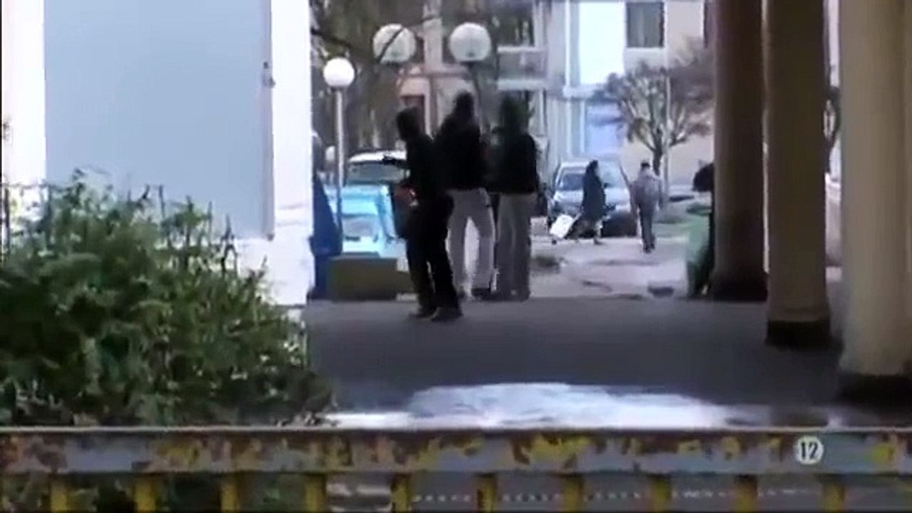 In Frankreich ist ein Video aufgetaucht, was schon mehrfach gesperrt wurde und immer wieder auf neuen Kanälen erscheint