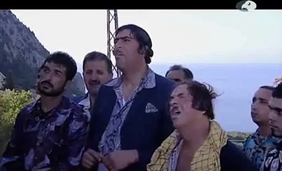 تحليل جريمة تفجيرات باريس ، حول العثور على جواز سفر سوري