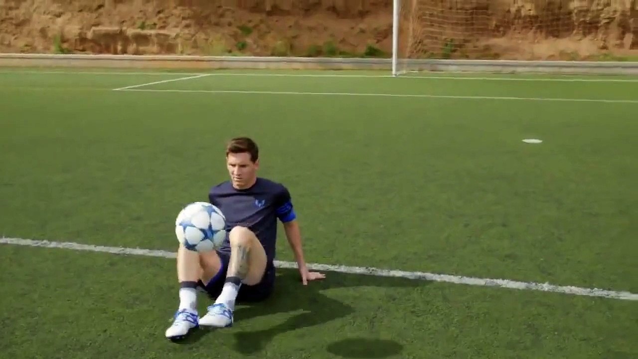 Messi Incredible Freestyle Skills in FC Barcelona Training