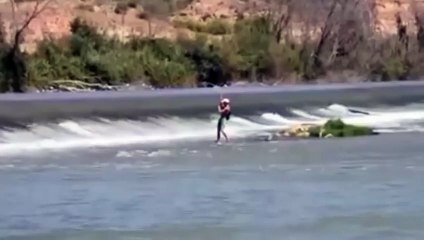 Bu nasıl bir balık!!! Adamı yer!!