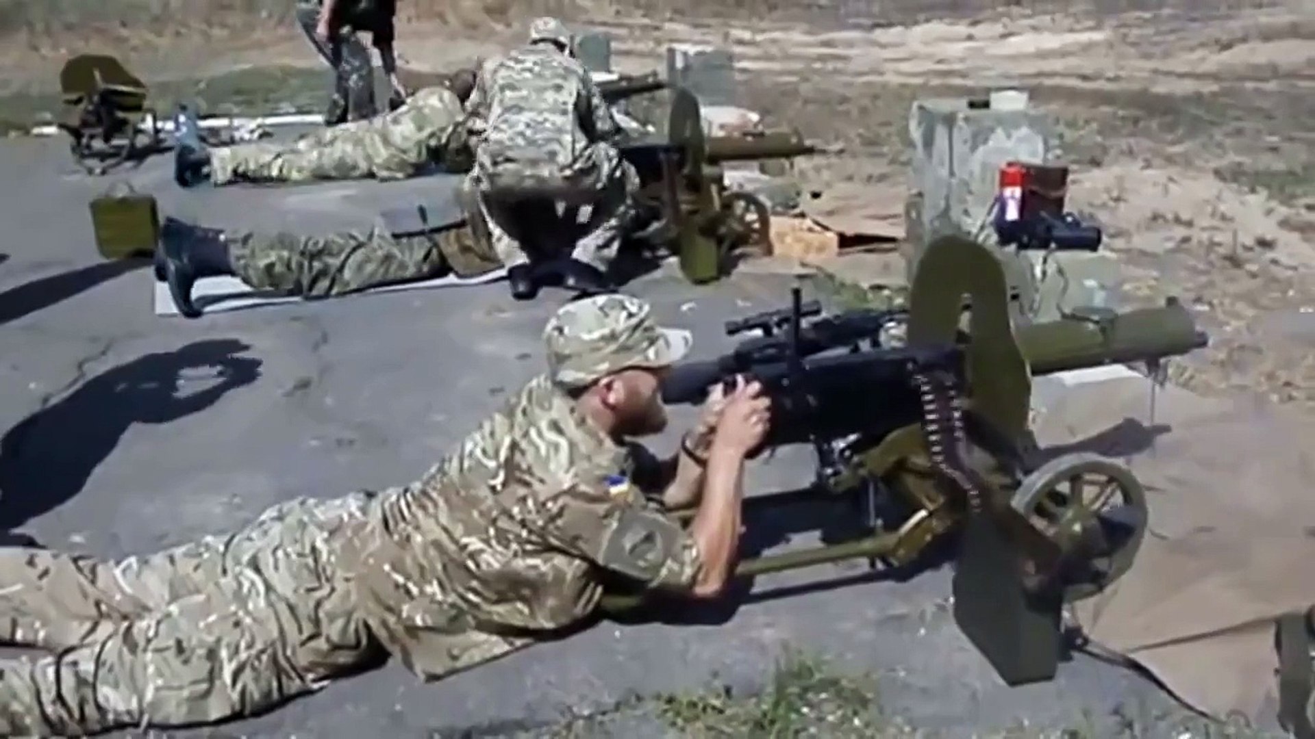 ⁣Ukraine War Ukrainian soldiers shoot from Maxim machine gun