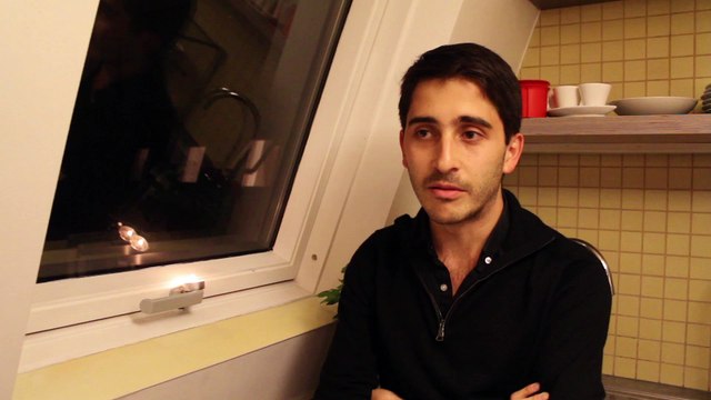 Après les attentats à Paris, ils allument des bougies pour rester unis