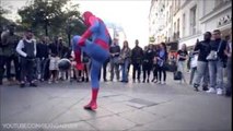 【神業】スパイダーマンがフリースタイルサッカー！