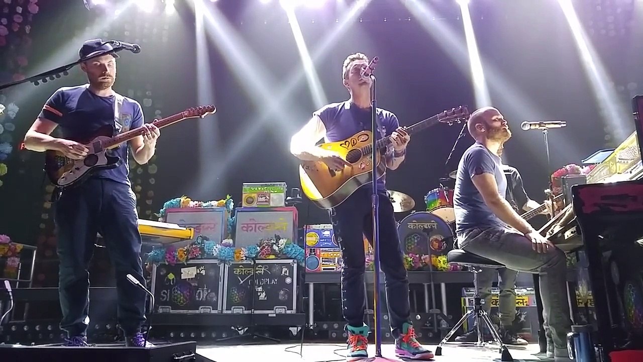 Imagine en version acoustique par Coldplay (13-11-2015)