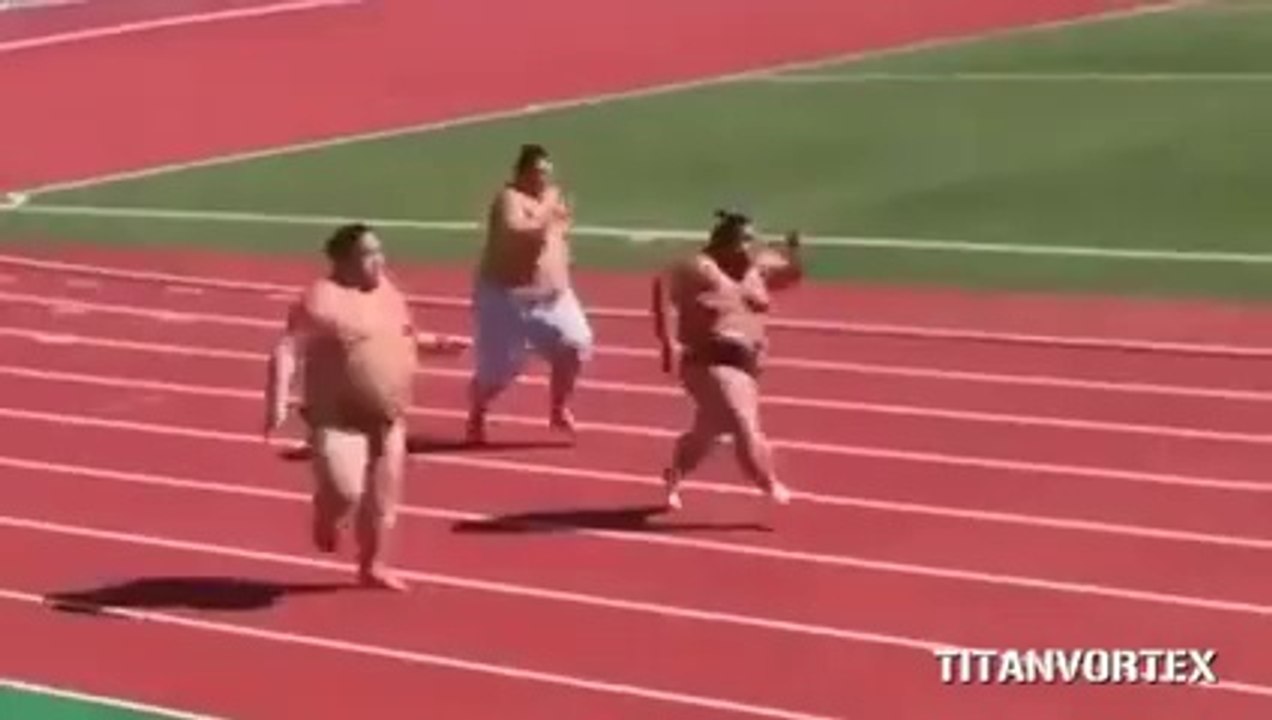 HERE WE MOVE Sumo Funny Running