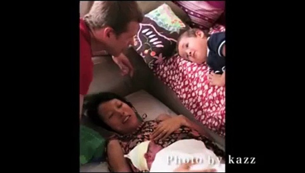 Home Birth Natürliche Geburt süßes Baby Geburt