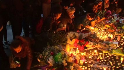 وقفات تضامنية مع ضحايا هجمات باريس