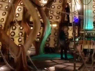 Doctor Who 2005 Saison 1 Episode 01 en Français VF