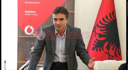 Çmimet në panairin e librit, autori i vitit u përzgjodh Parid Teferiçi- Ora News- Lajmi i fundit-