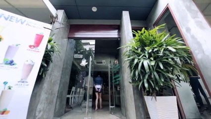 យើងស្រឡាញ់គេគឺវាអ‌៊ីចឹង by លី អ៊ីវ៉ាធីណា on Town Production