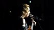 Madonna rend hommage aux victimes des attentats de Paris