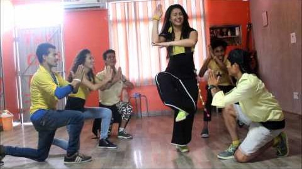 Indian Boys And Girls Superb Dance On  ( Selfie Le Le Re)  | HD ✔