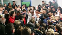 Football : l'exploit d'Hazebrouck en Coupe de France, la communion avec le public dans les vestiaires