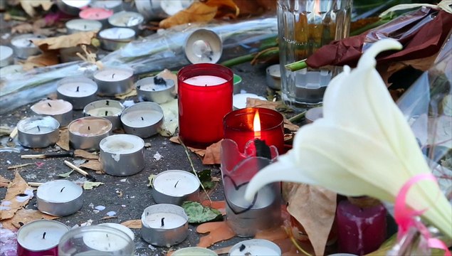 Attentats : l'heure du recueillement pour les habitants du Canal Saint-Martin