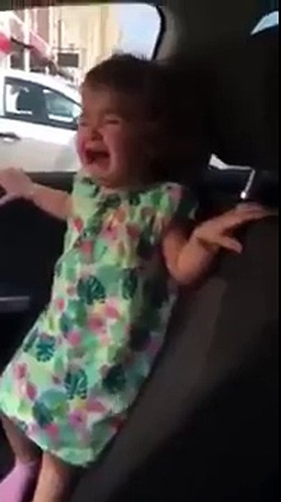 Ağlayan Kiz Kemençe Sesini Duyunca